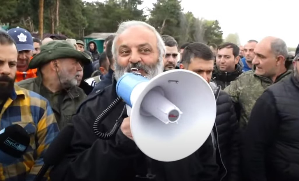 Բագրատ սրբազանի առաջնորդած շարժումը Սեւանի թերակղզուց շարունակում է երթը դեպի Երևան